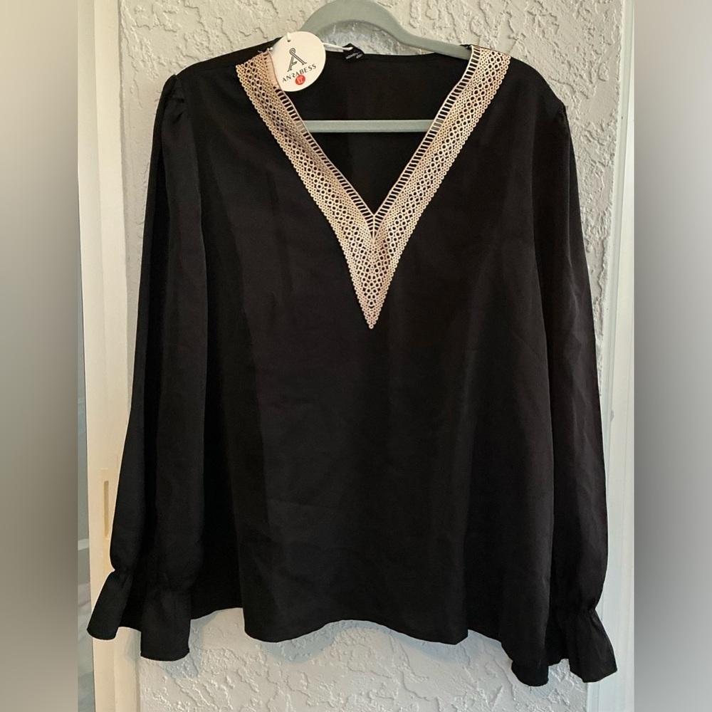 Anrabess Black V-Neck Women's Top (NWT)